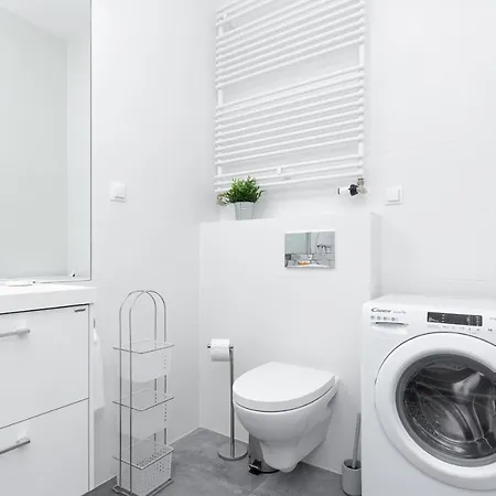 Golden Ursynow By Renters アパート ワルシャワ